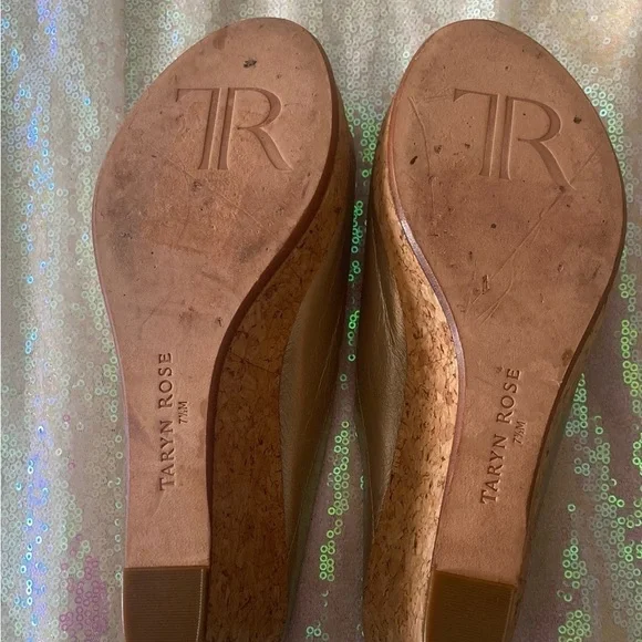 Taryn Rose | Selinda | wedge slip on sandals | Champagne Gold | 7.5 - Picture 4 of 5